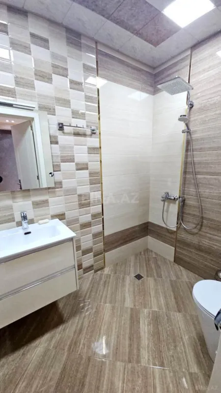 Satılır 3 otaqlı mənzil 180 m²