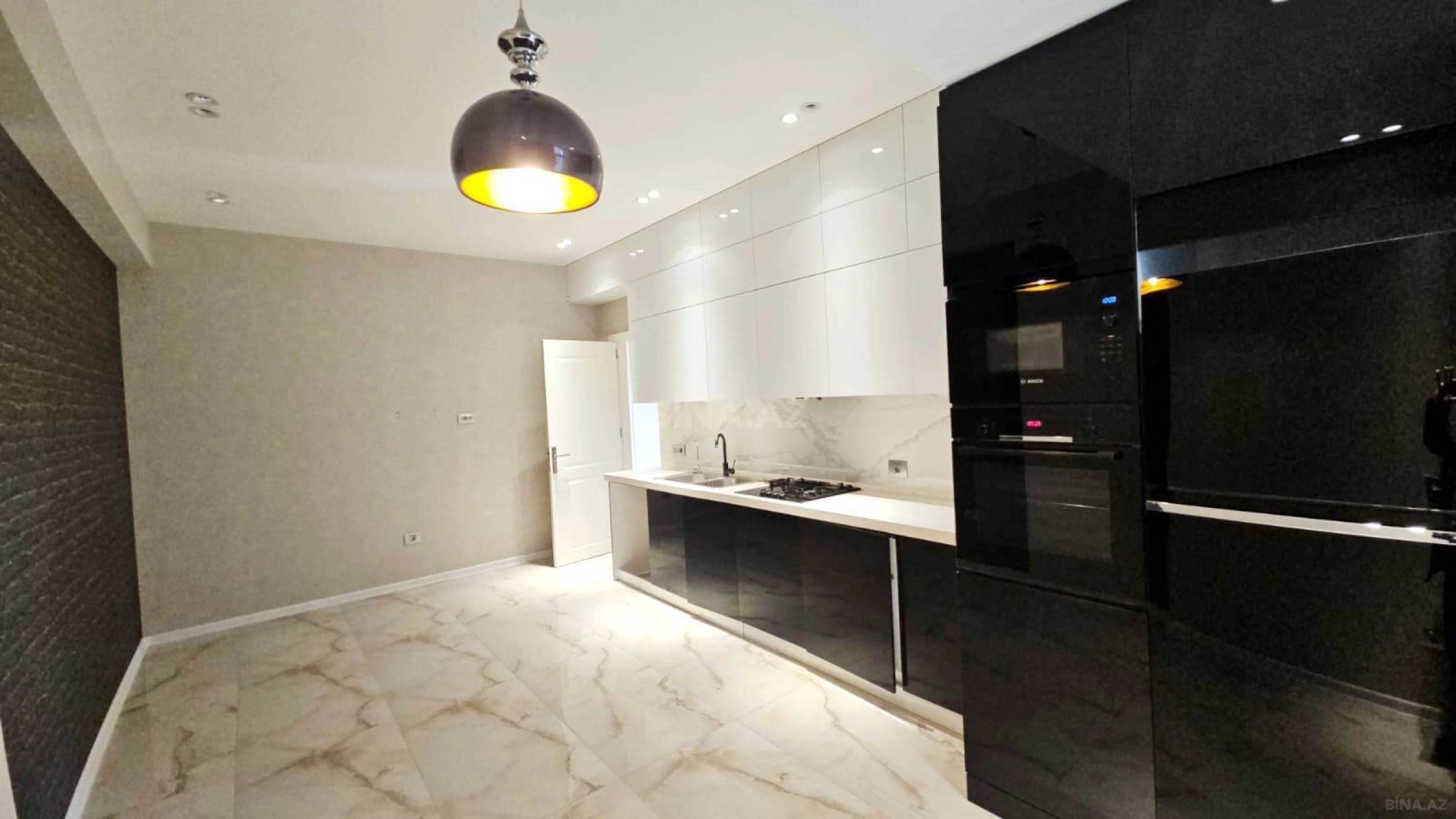 Satılır 3 otaqlı mənzil 180 m²