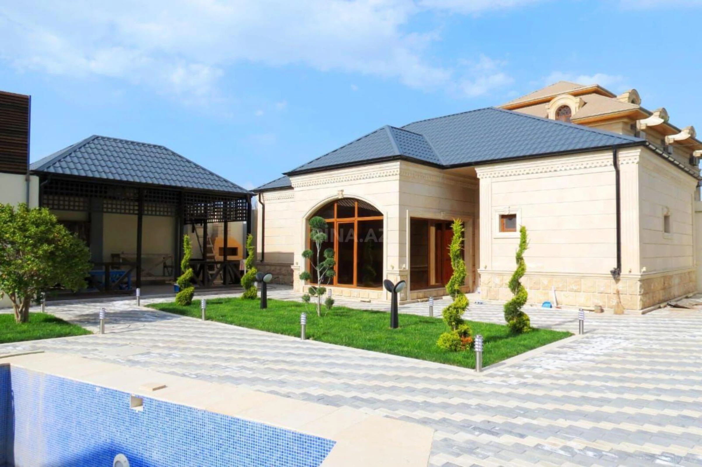 Satılır 7 otaqlı həyət evi 352 m²