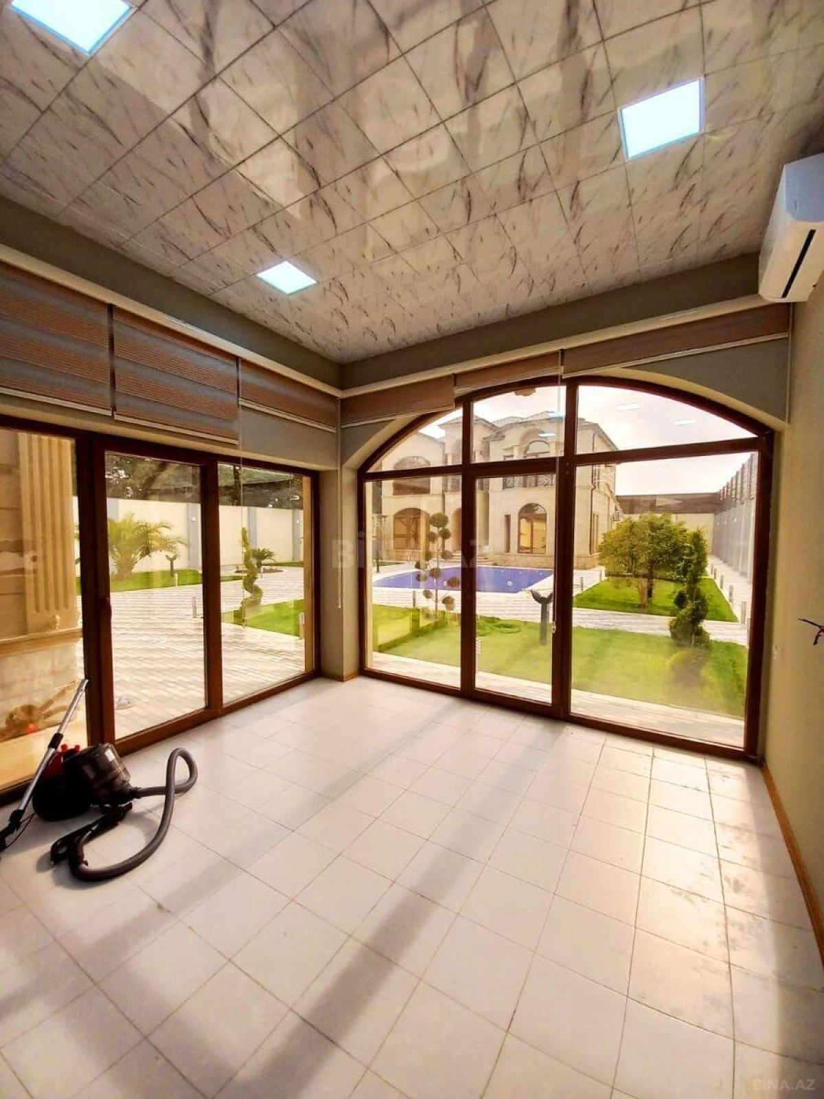 Satılır 7 otaqlı həyət evi 352 m²