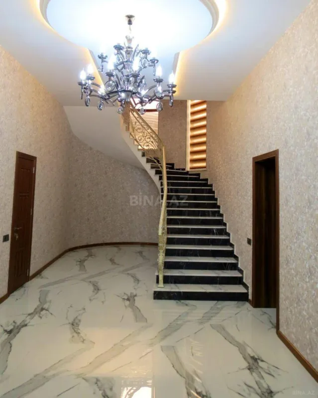 Satılır 7 otaqlı həyət evi 352 m²