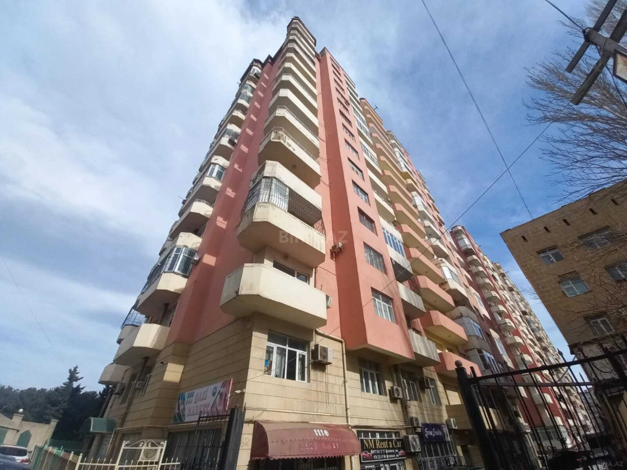 Satılır 3 otaqlı mənzil 128.7 m²