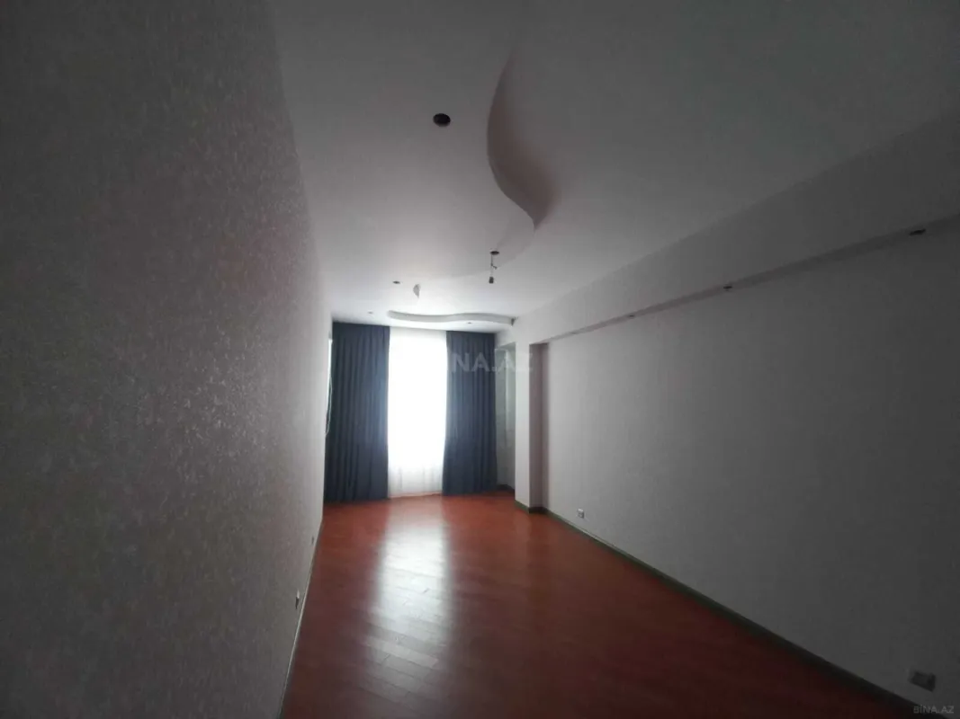 Satılır 3 otaqlı mənzil 128.7 m²