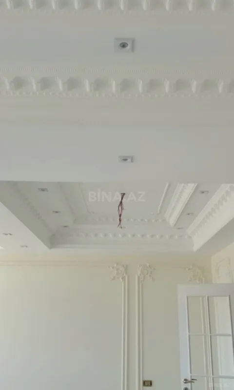 Satılır 5 otaqlı mənzil 193 m²