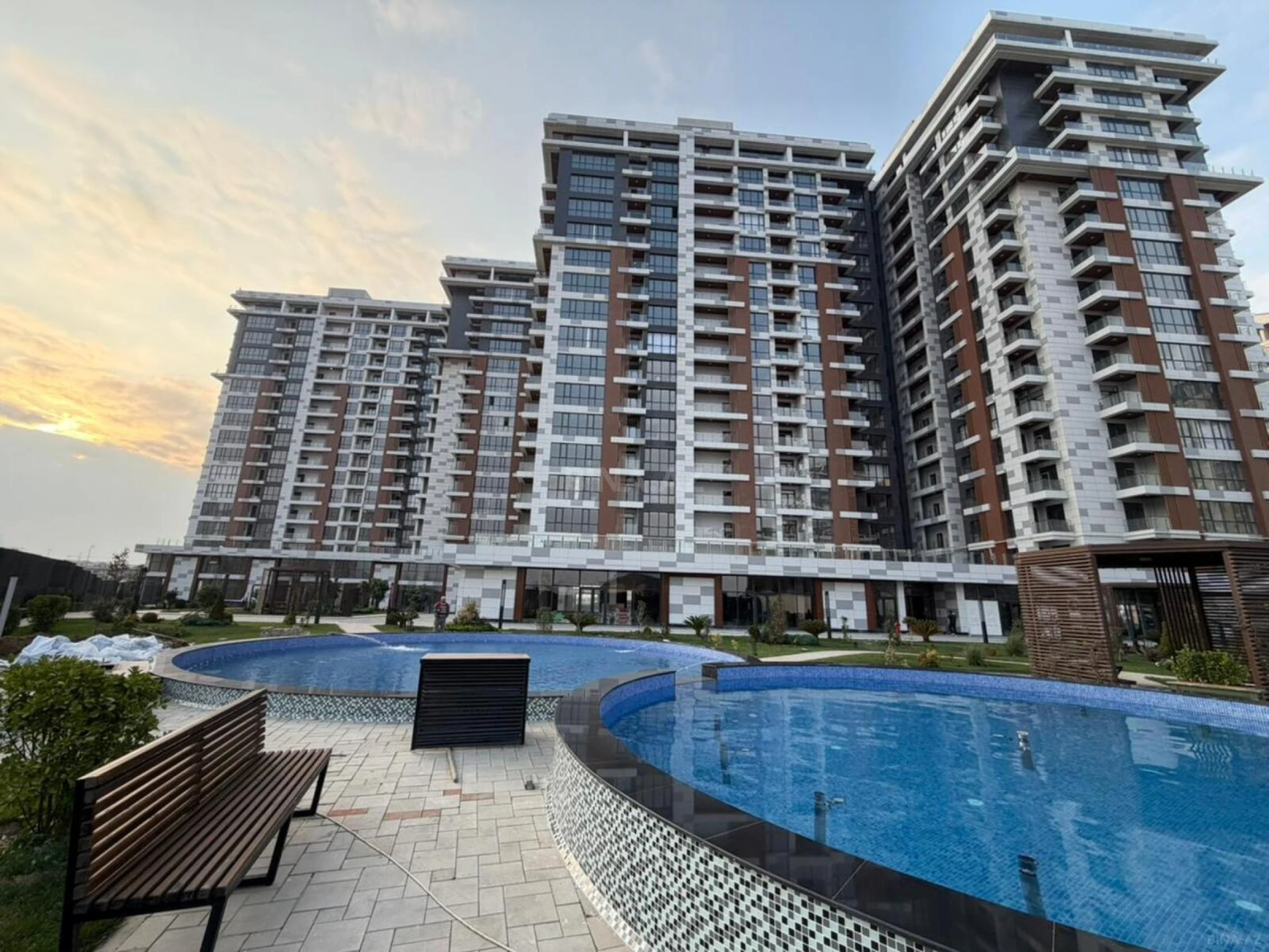 Satılır 2 otaqlı mənzil 60 m²