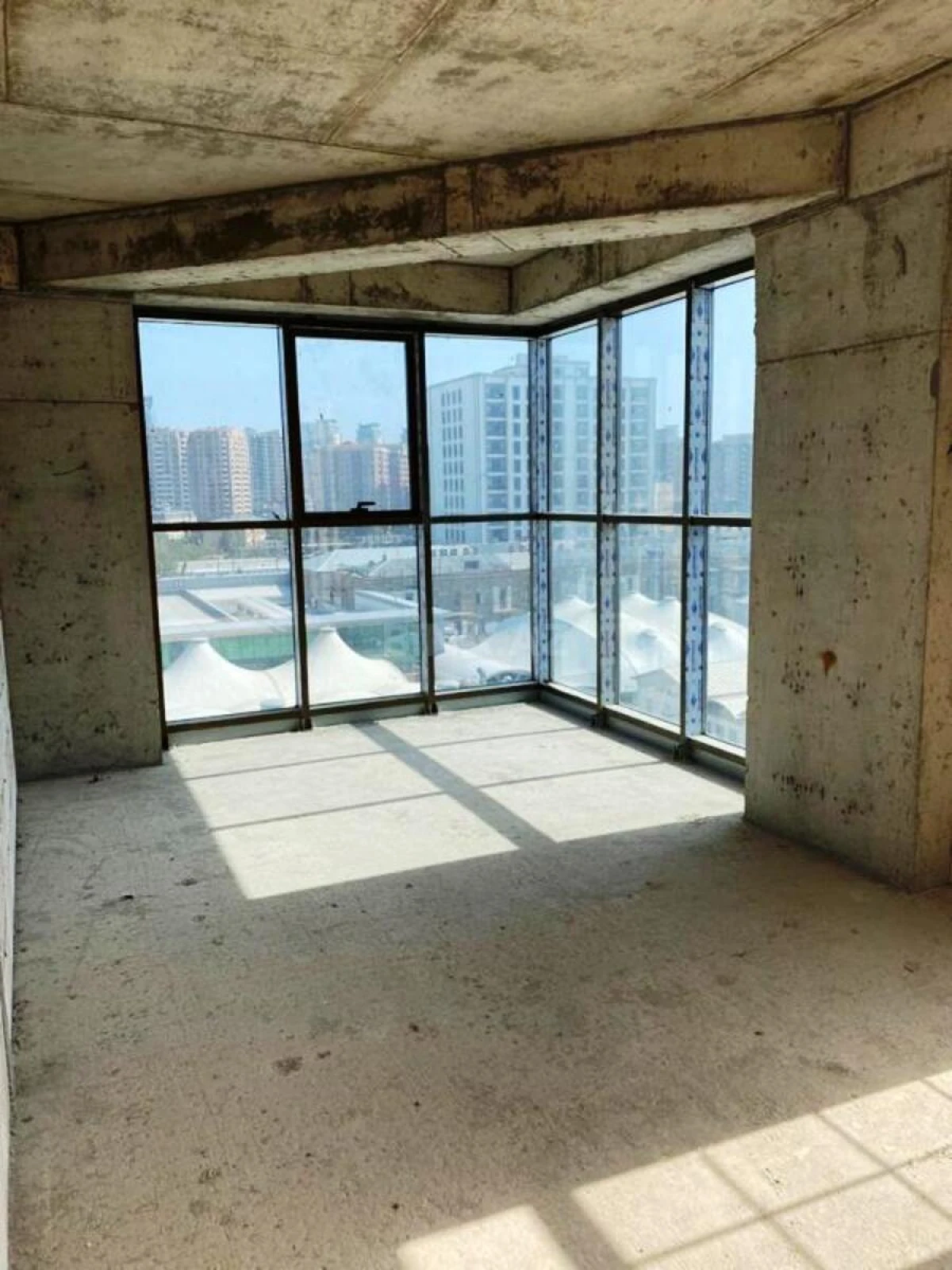 Satılır 3 otaqlı mənzil 121.5 m²