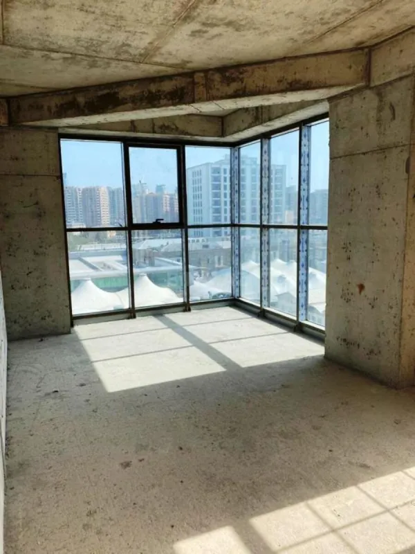 Satılır 3 otaqlı mənzil 121.5 m²