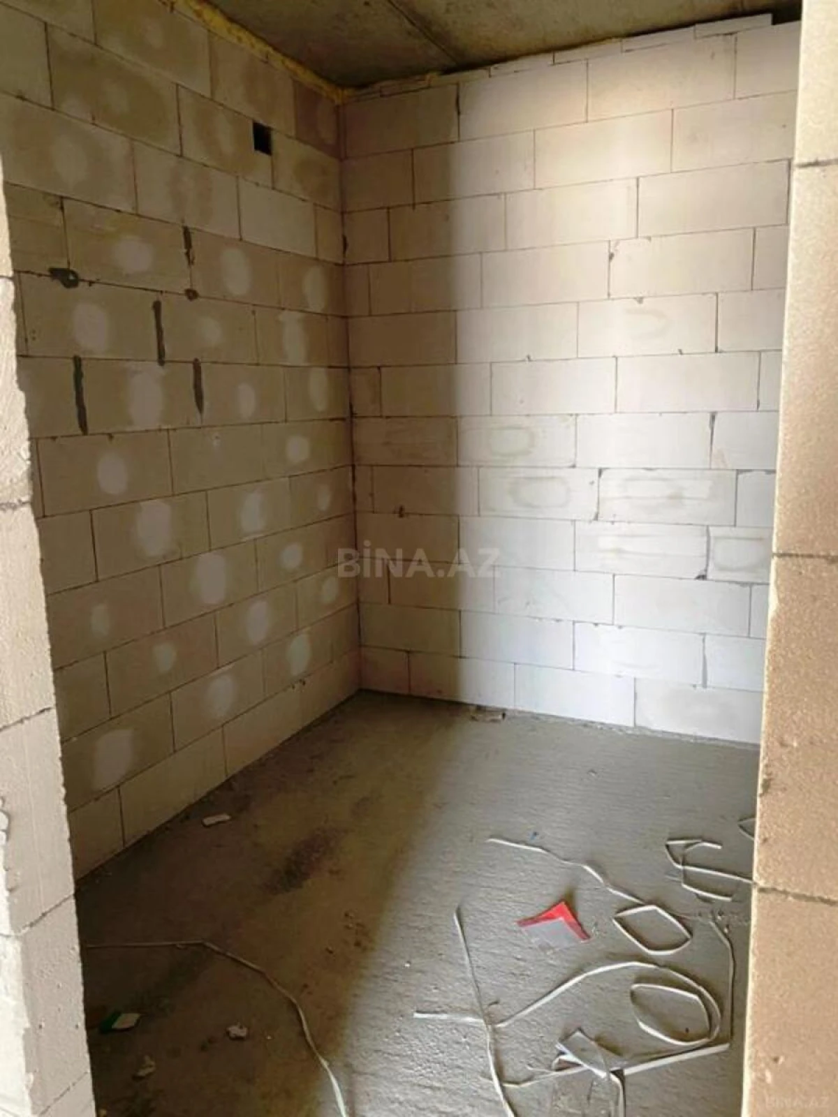 Satılır 3 otaqlı mənzil 121.5 m²