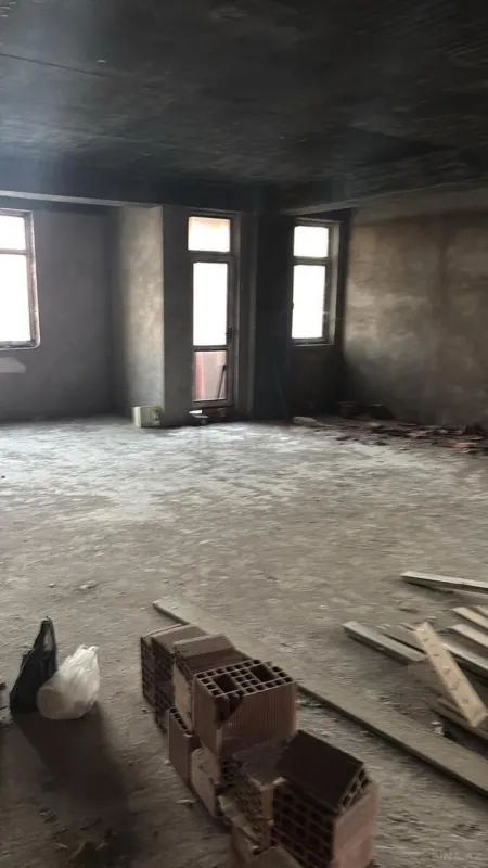 Satılır 3 otaqlı mənzil 125 m²