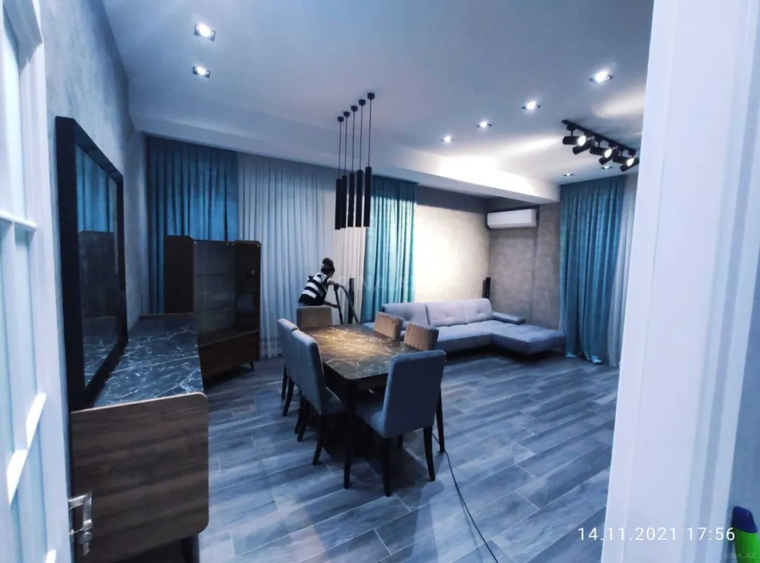 Kirayə verilir 2 otaqlı mənzil 92.5 m²