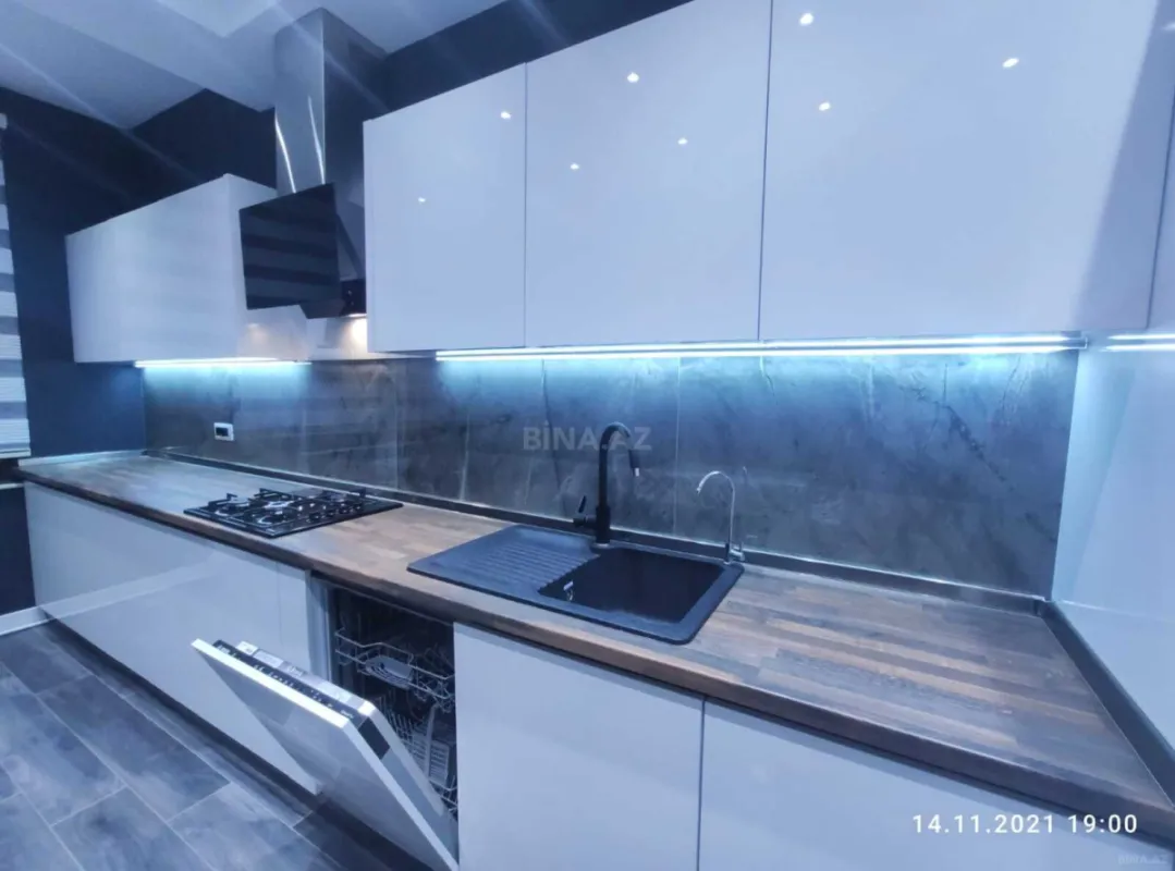 Kirayə verilir 2 otaqlı mənzil 92.5 m²