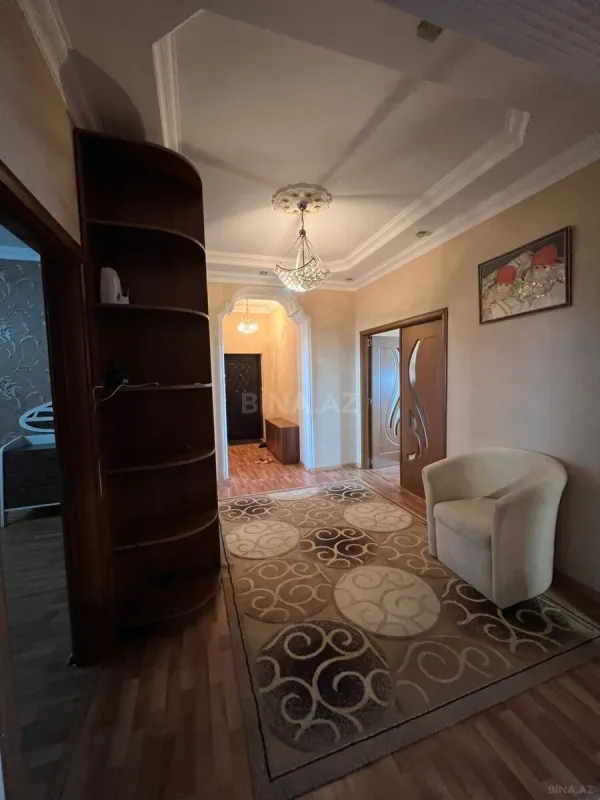Satılır 3 otaqlı mənzil 125 m²