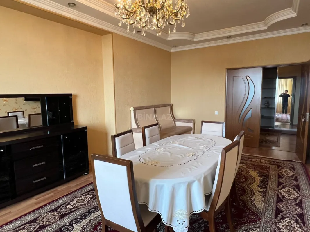 Satılır 3 otaqlı mənzil 125 m²
