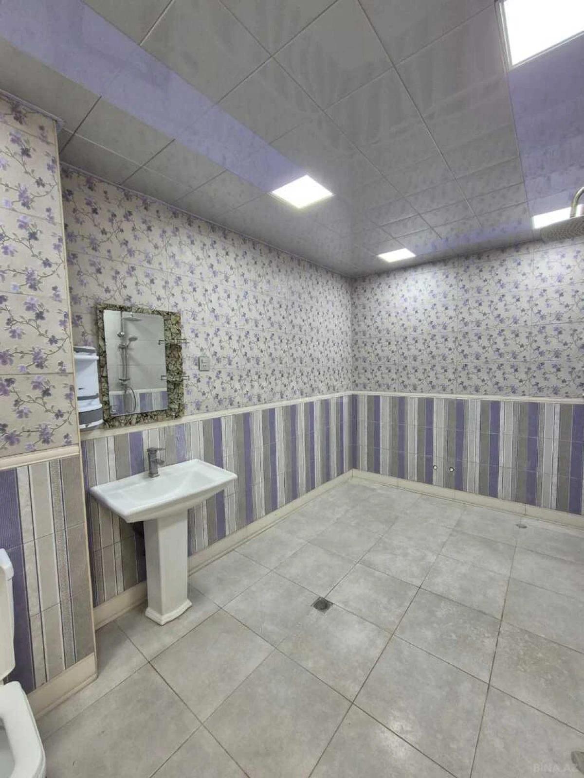 Kirayə verilir 3 otaqlı mənzil 160 m²