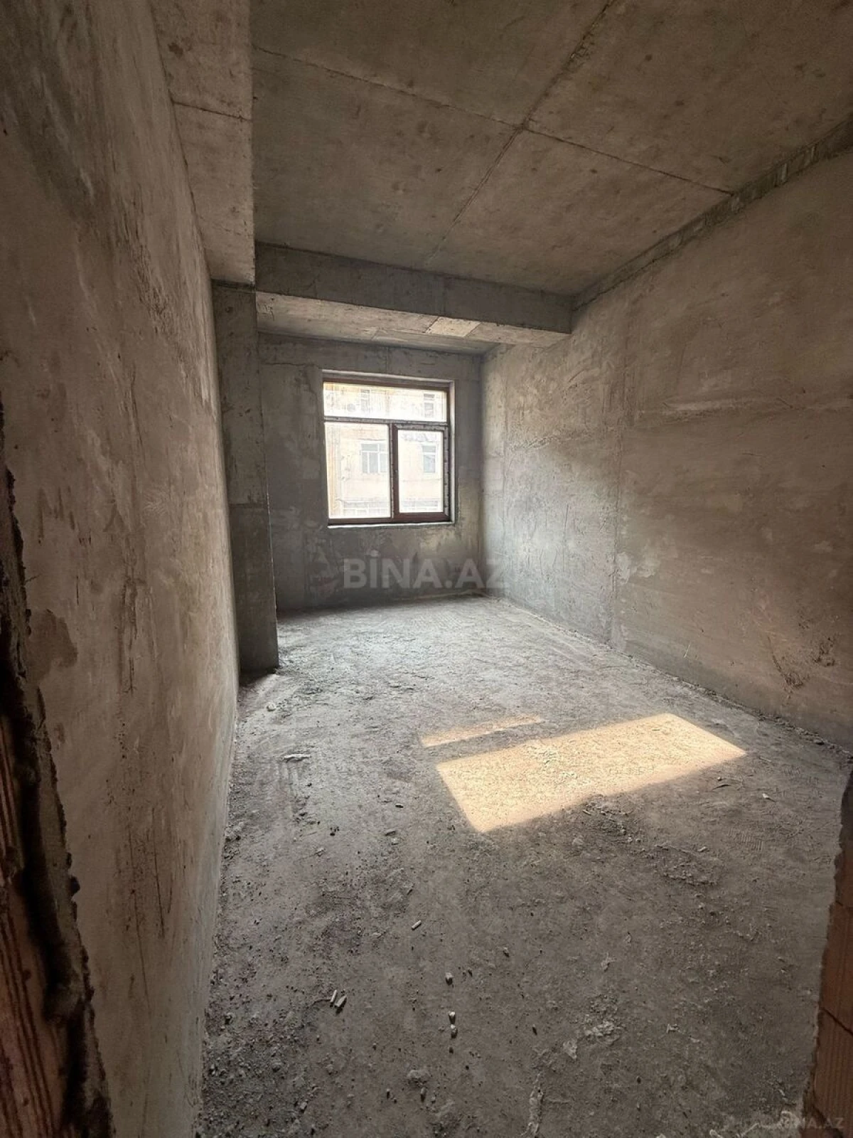 Satılır 4 otaqlı mənzil 148 m²