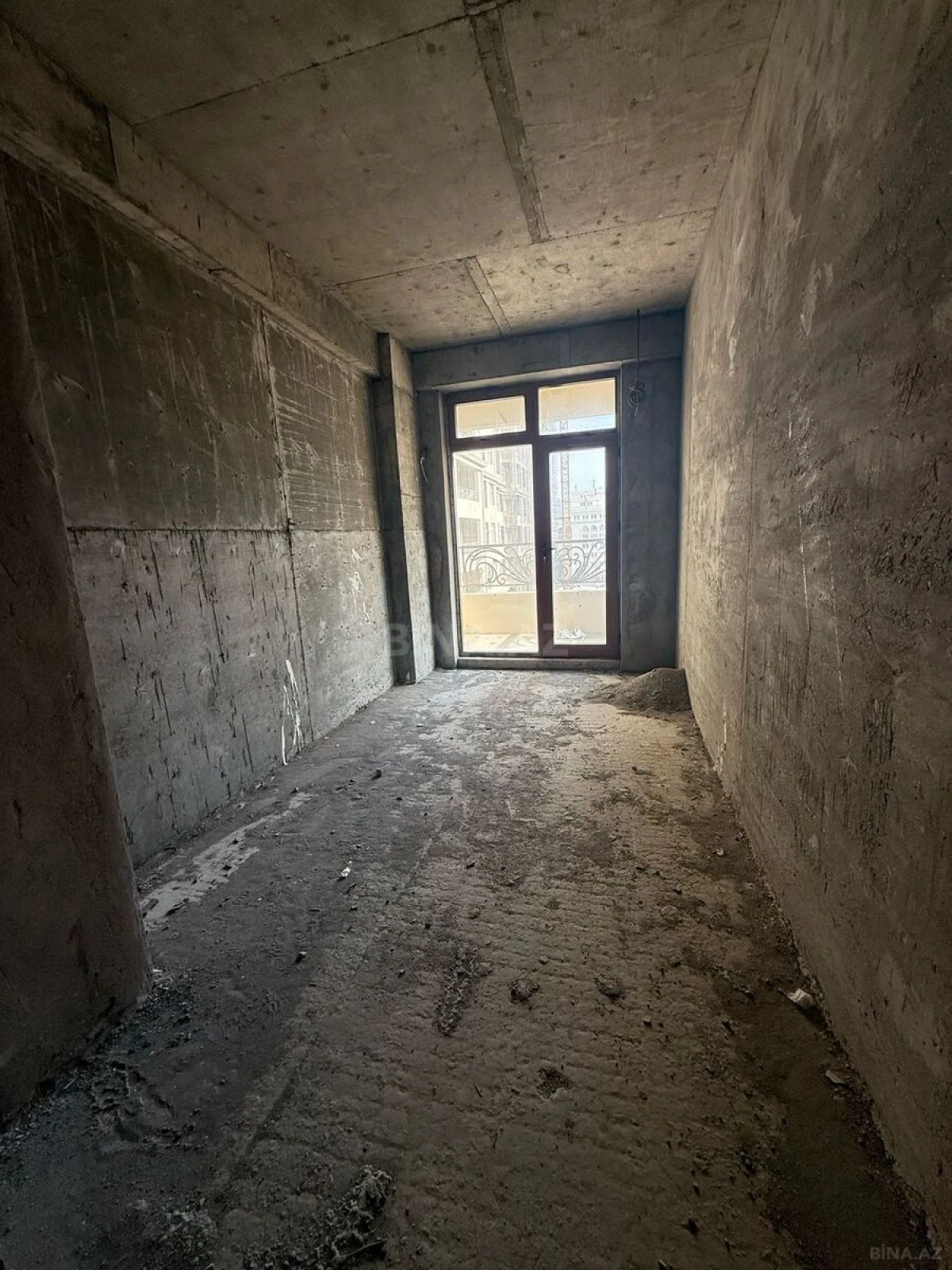 Satılır 4 otaqlı mənzil 148 m²