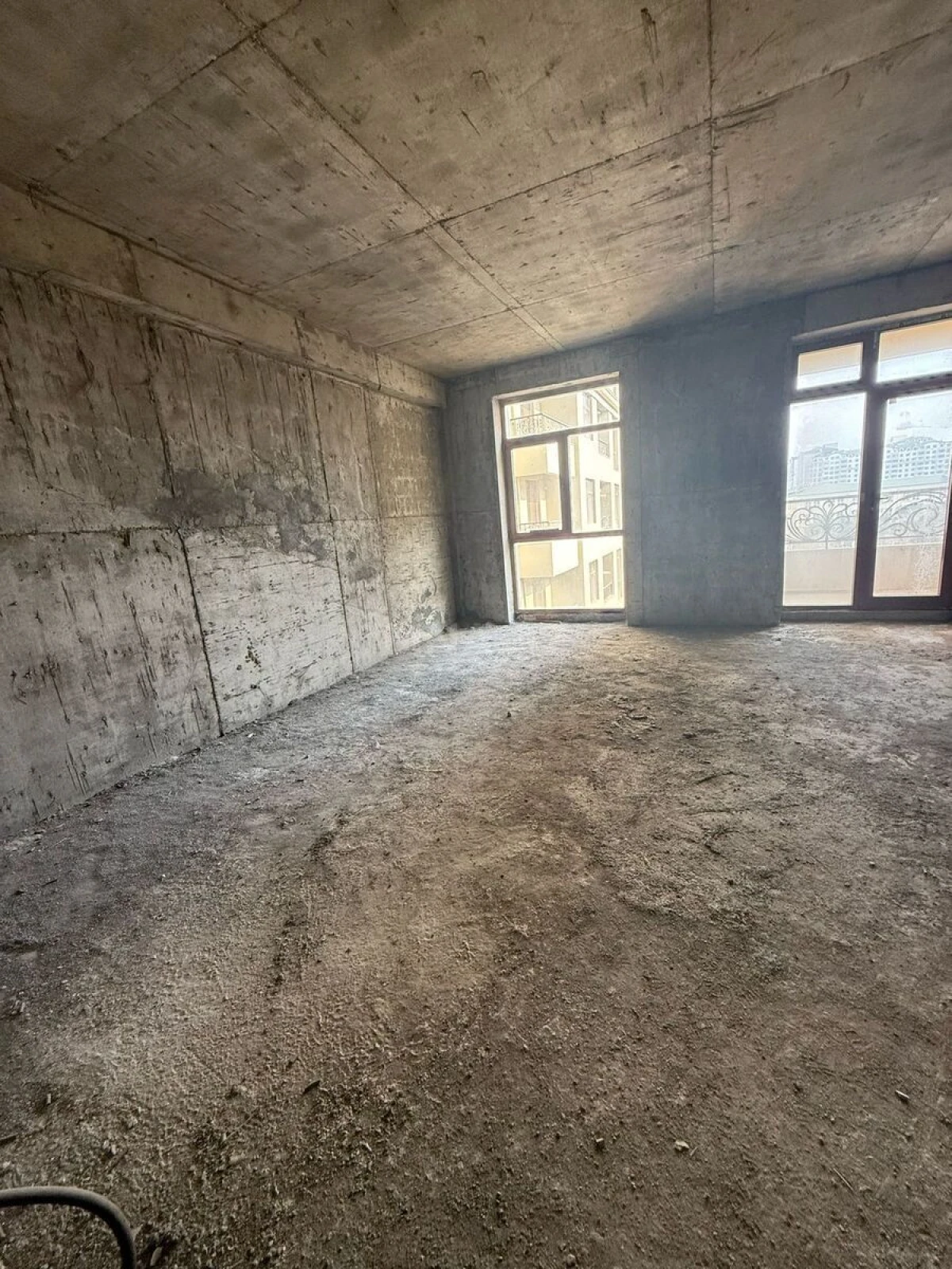 Satılır 4 otaqlı mənzil 148 m²