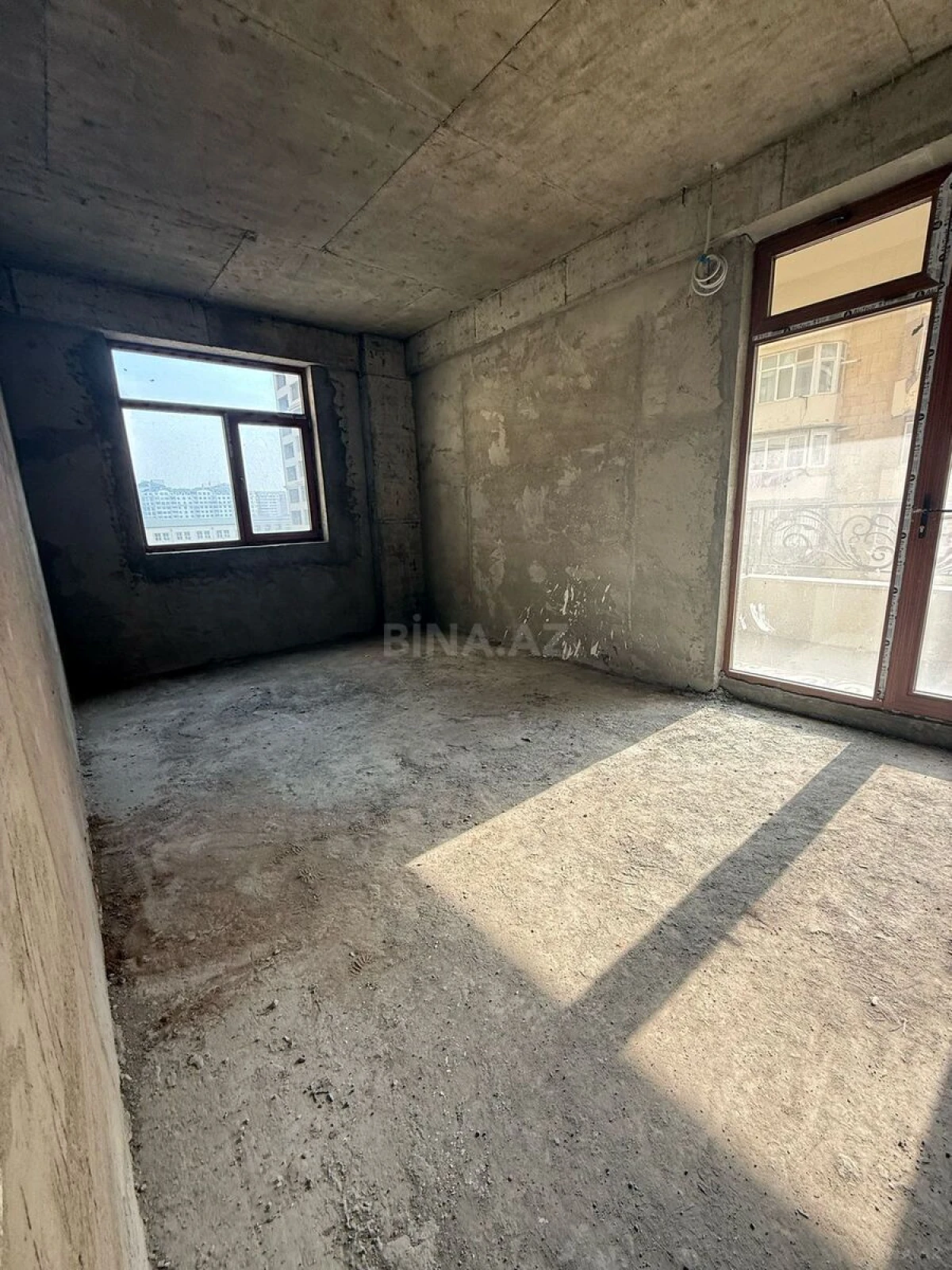 Satılır 4 otaqlı mənzil 148 m²