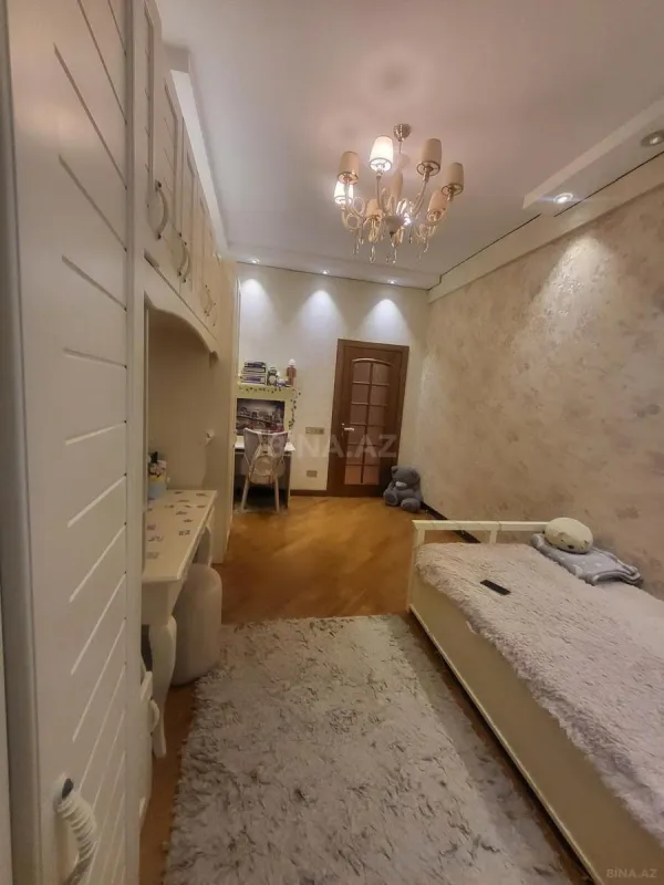 Kirayə verilir 4 otaqlı mənzil 185 m²