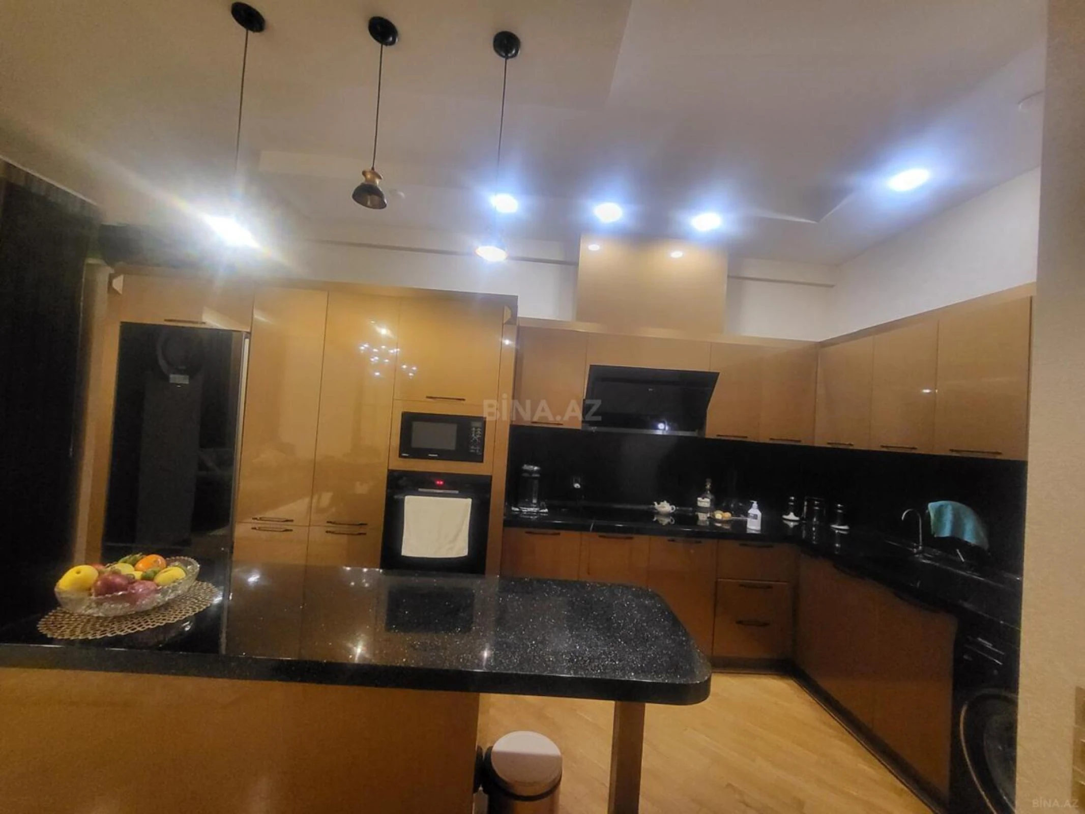 Kirayə verilir 4 otaqlı mənzil 185 m²