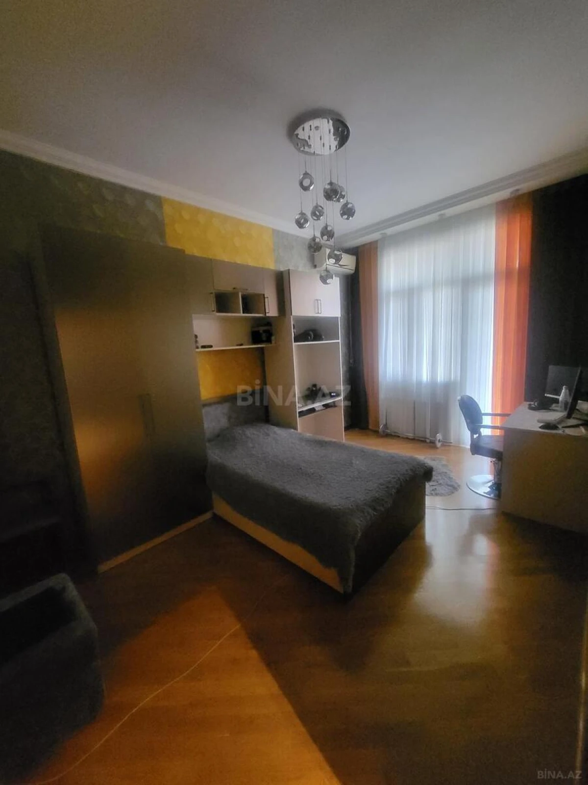 Kirayə verilir 4 otaqlı mənzil 185 m²