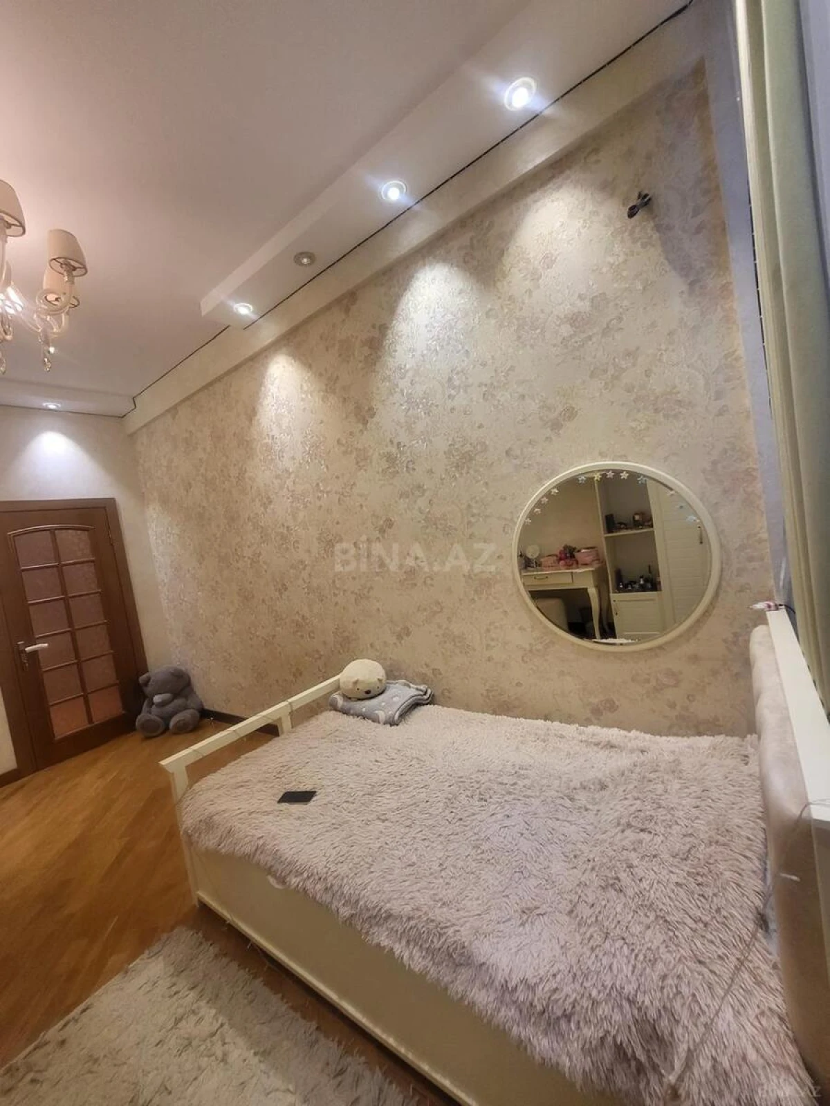 Kirayə verilir 4 otaqlı mənzil 185 m²