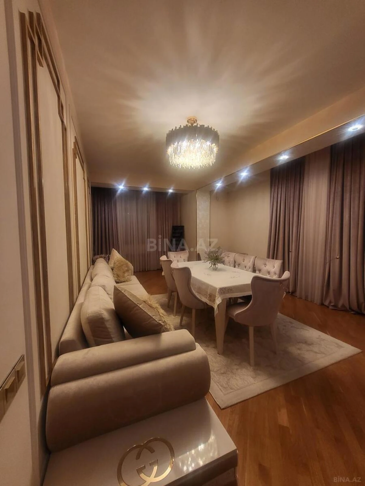 Kirayə verilir 4 otaqlı mənzil 185 m²
