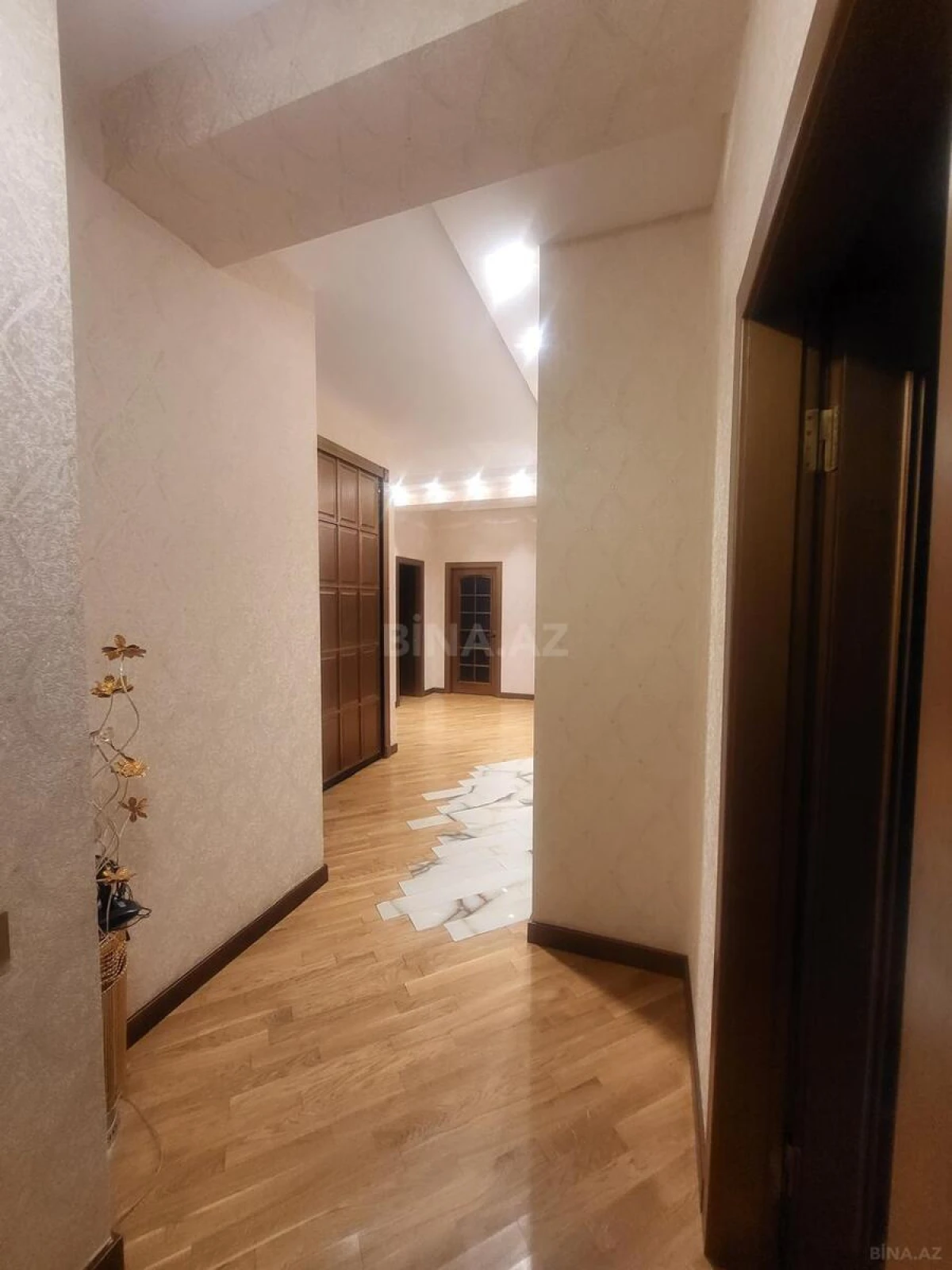 Kirayə verilir 4 otaqlı mənzil 185 m²