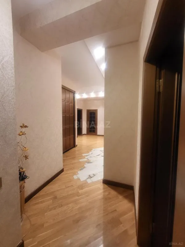 Kirayə verilir 4 otaqlı mənzil 185 m²