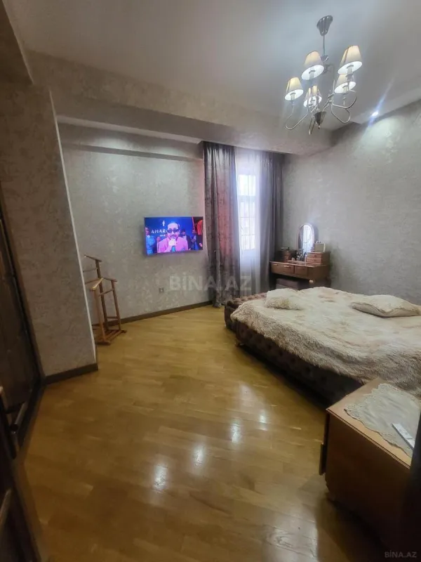 Kirayə verilir 4 otaqlı mənzil 185 m²