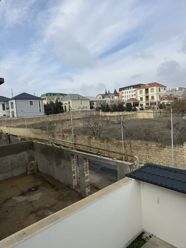 Satılır 7 otaqlı həyət evi 390 m²