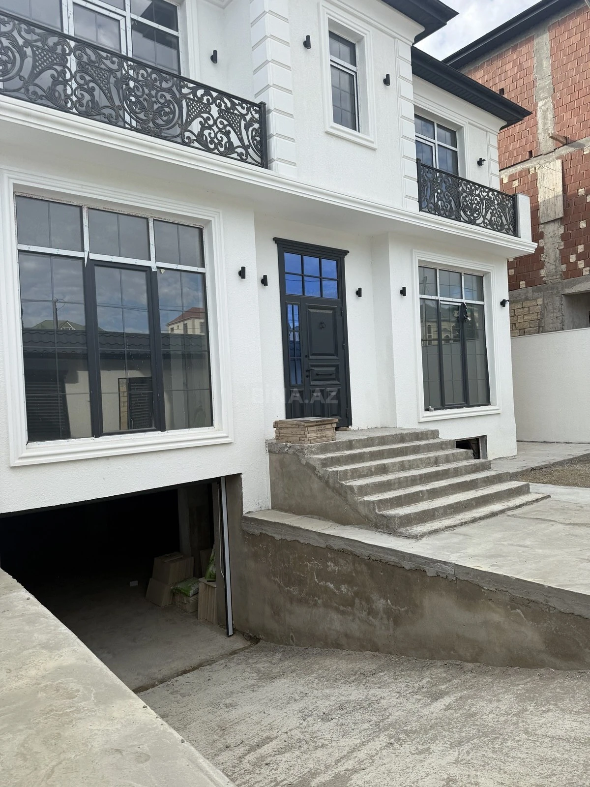 Satılır 7 otaqlı həyət evi 390 m²