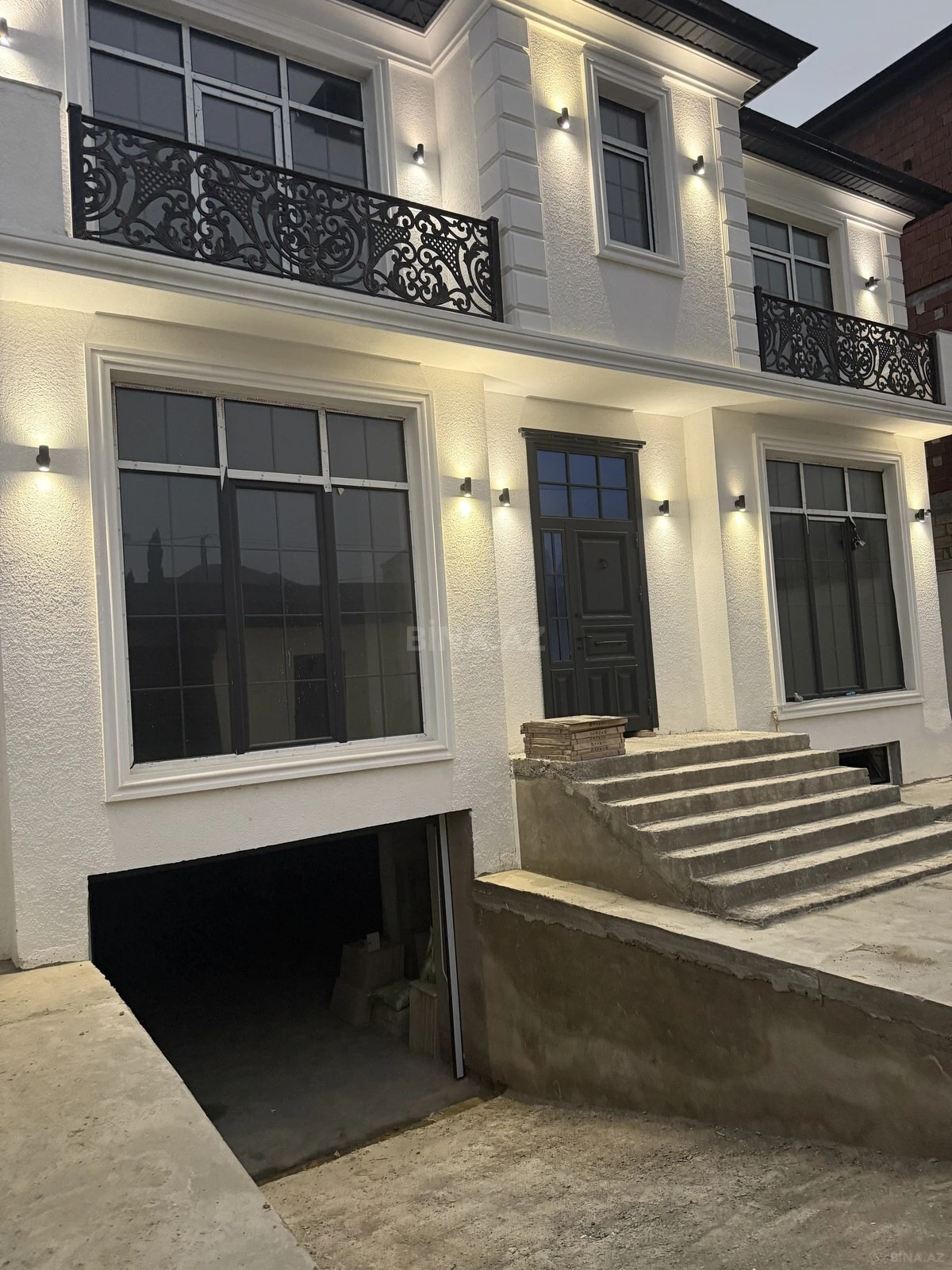 Satılır 7 otaqlı həyət evi 390 m²