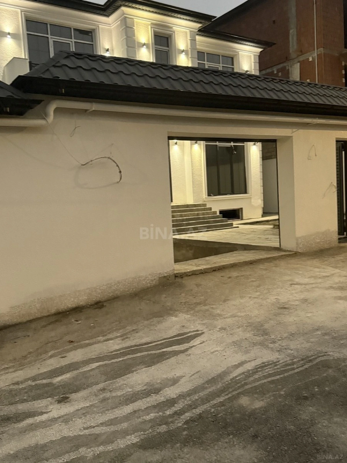 Satılır 7 otaqlı həyət evi 390 m²