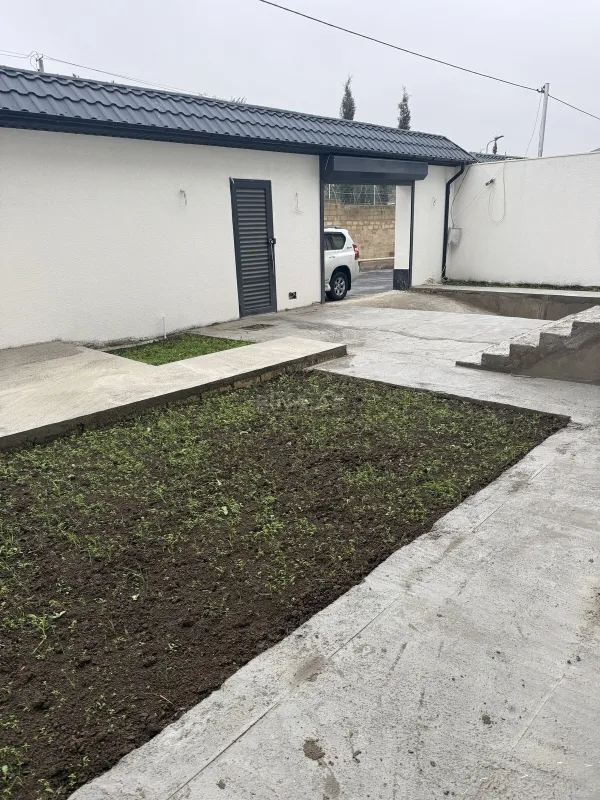 Satılır 7 otaqlı həyət evi 390 m²