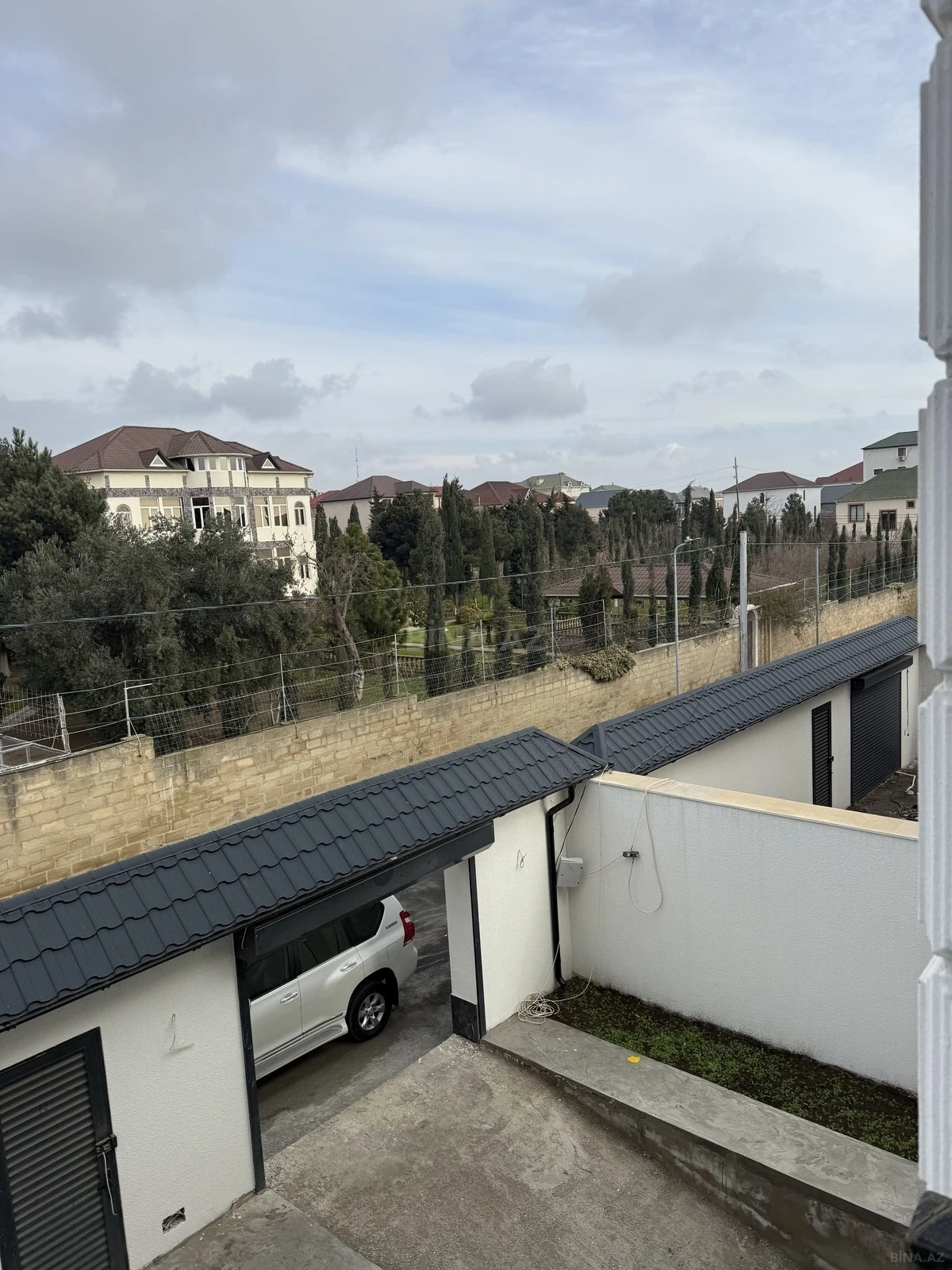 Satılır 7 otaqlı həyət evi 390 m²