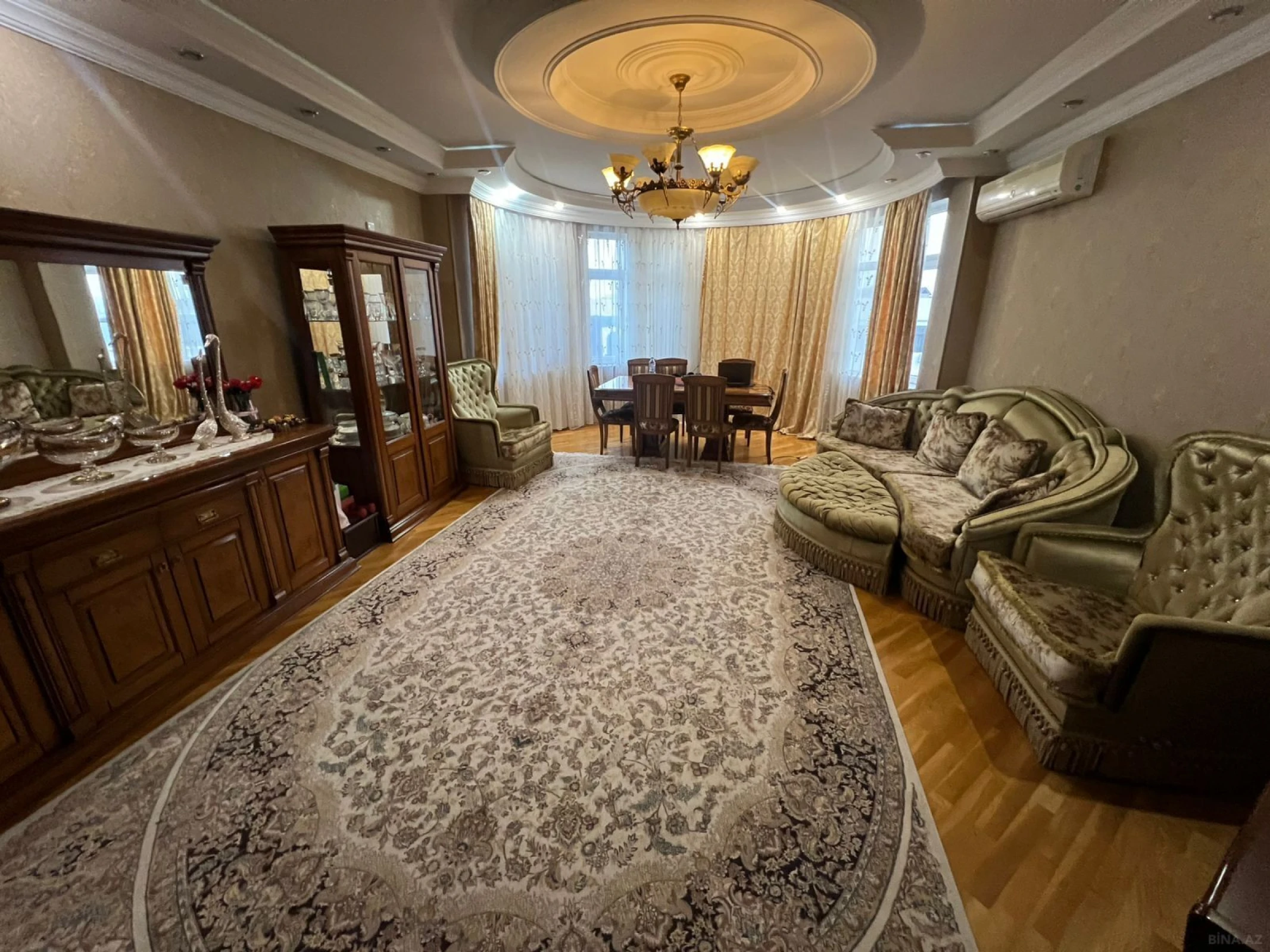 Satılır 4 otaqlı mənzil 180 m²