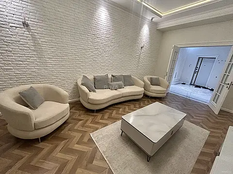 Kirayə verilir 2 otaqlı mənzil 76 m²
