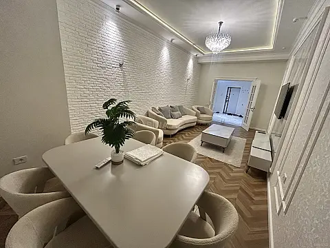 Kirayə verilir 2 otaqlı mənzil 76 m²