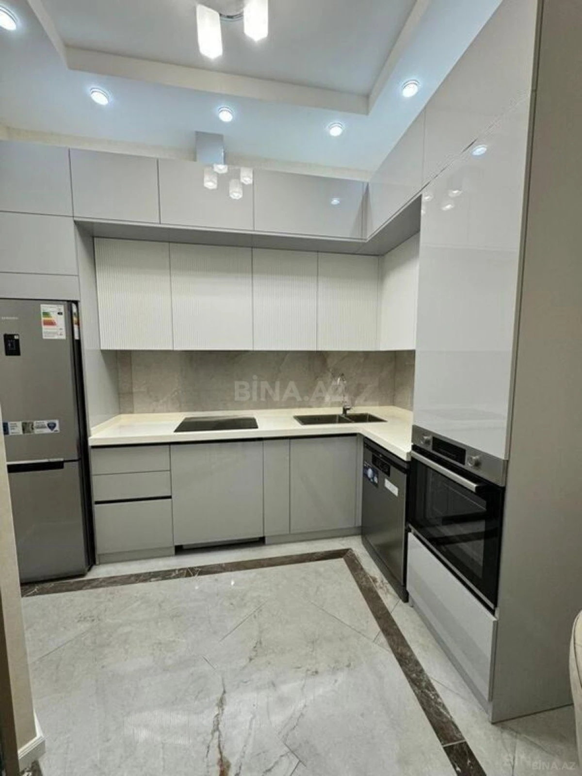 Kirayə verilir 2 otaqlı mənzil 76 m²
