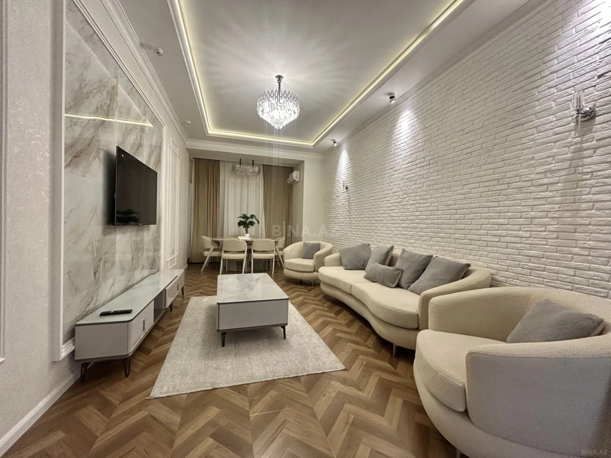 Kirayə verilir 2 otaqlı mənzil 76 m²