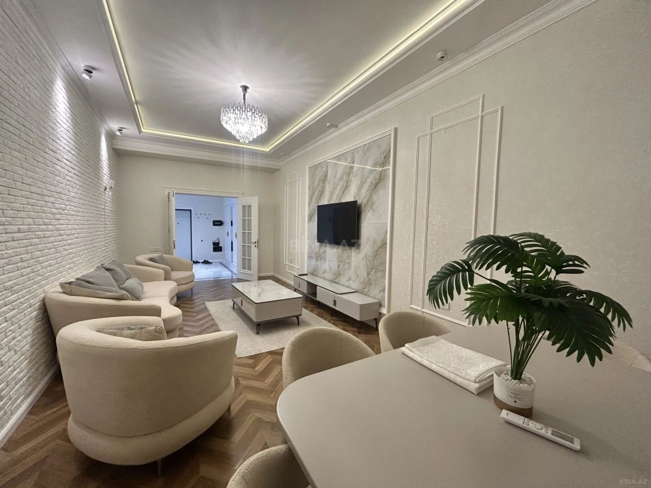 Kirayə verilir 2 otaqlı mənzil 76 m²