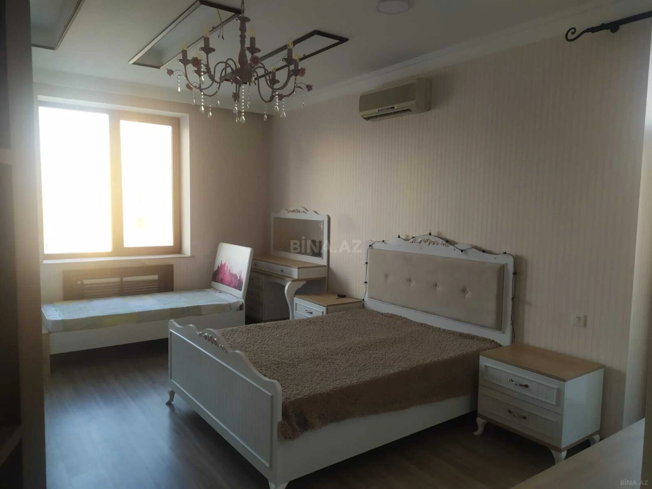 Satılır 4 otaqlı mənzil 170 m²