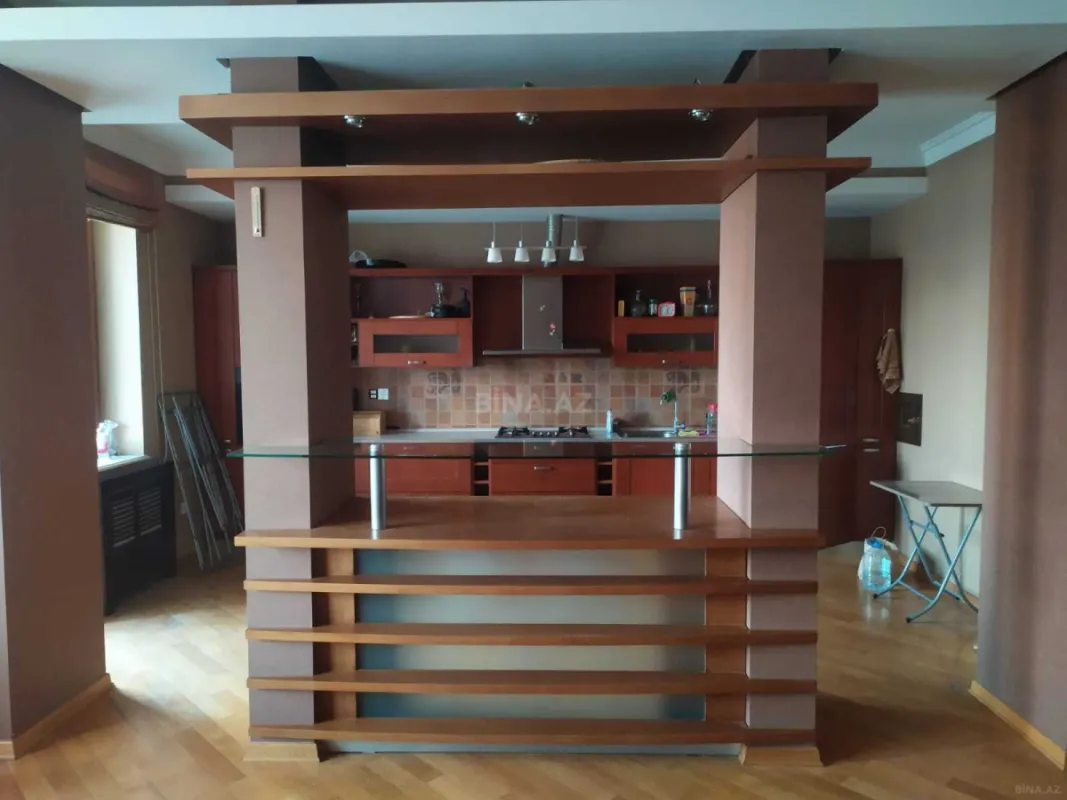 Satılır 4 otaqlı mənzil 170 m²