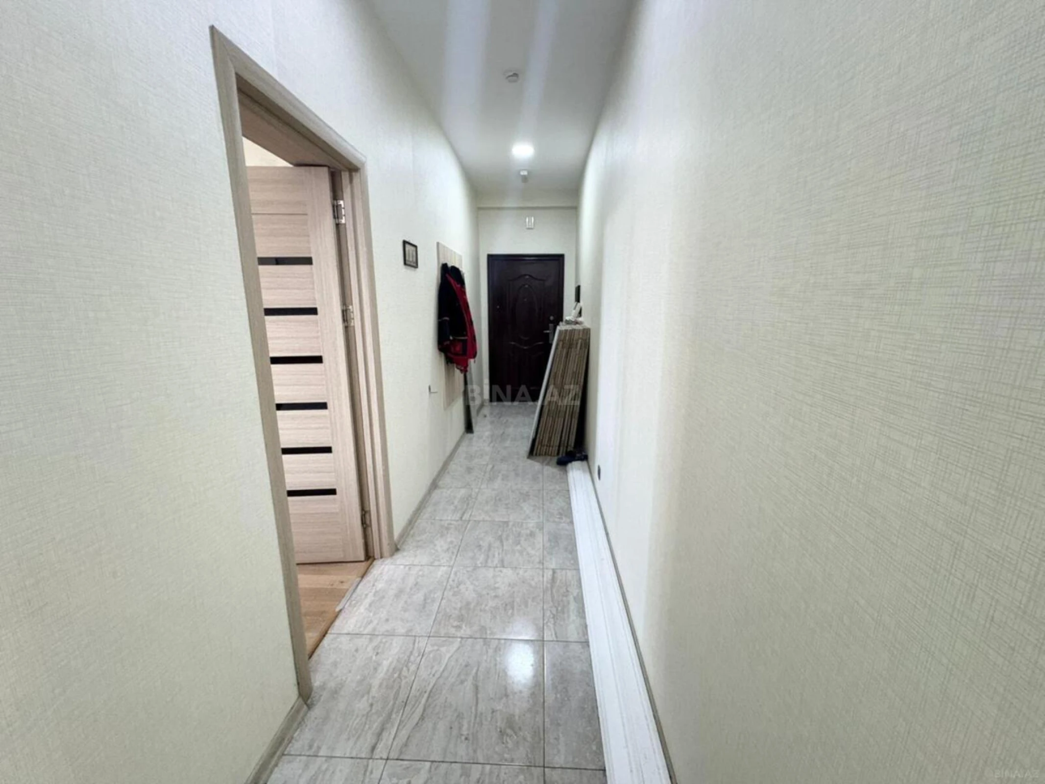 Satılır 2 otaqlı mənzil 93 m²