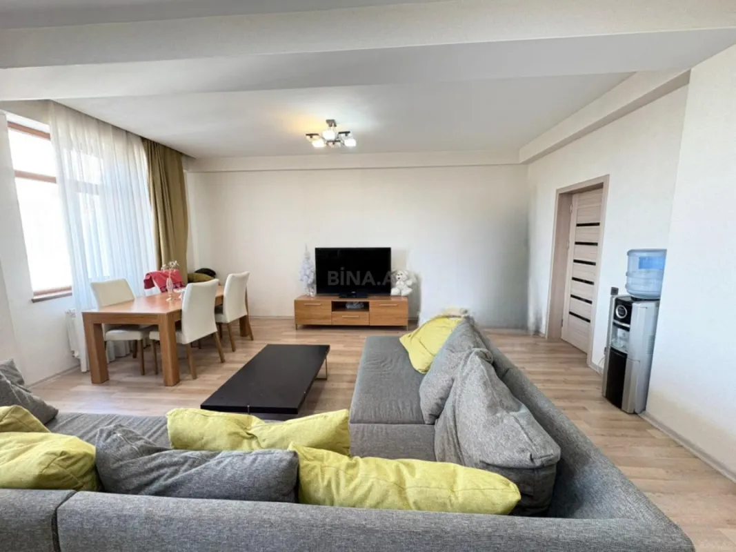 Satılır 2 otaqlı mənzil 93 m²