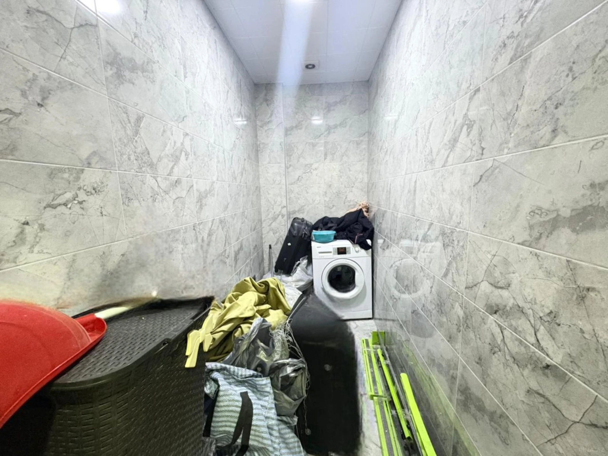 Satılır 2 otaqlı mənzil 93 m²