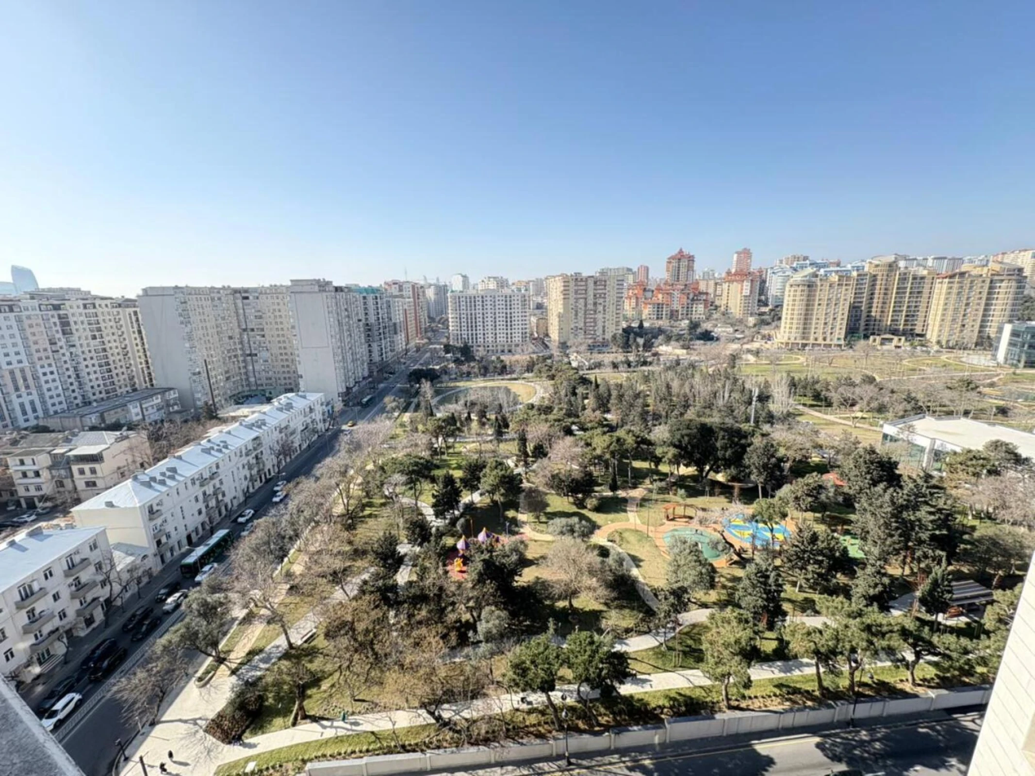 Satılır 2 otaqlı mənzil 93 m²