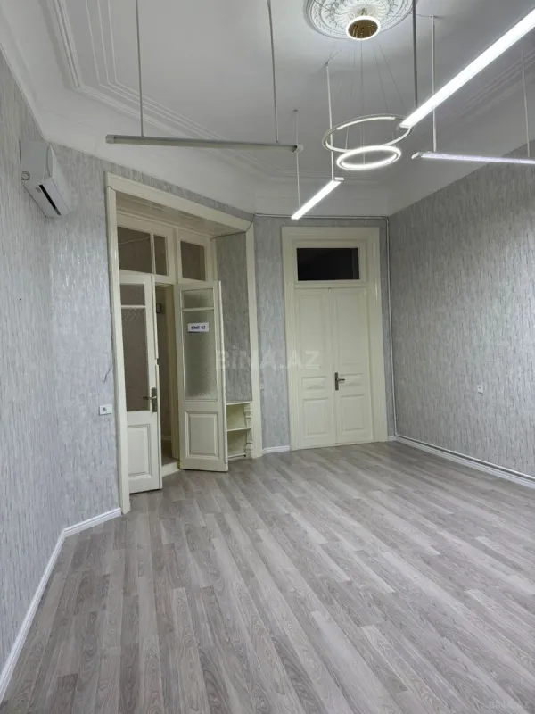 Kirayə verilir 5 otaqlı mənzil 150 m²