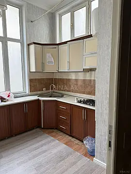 Kirayə verilir 5 otaqlı mənzil 150 m²